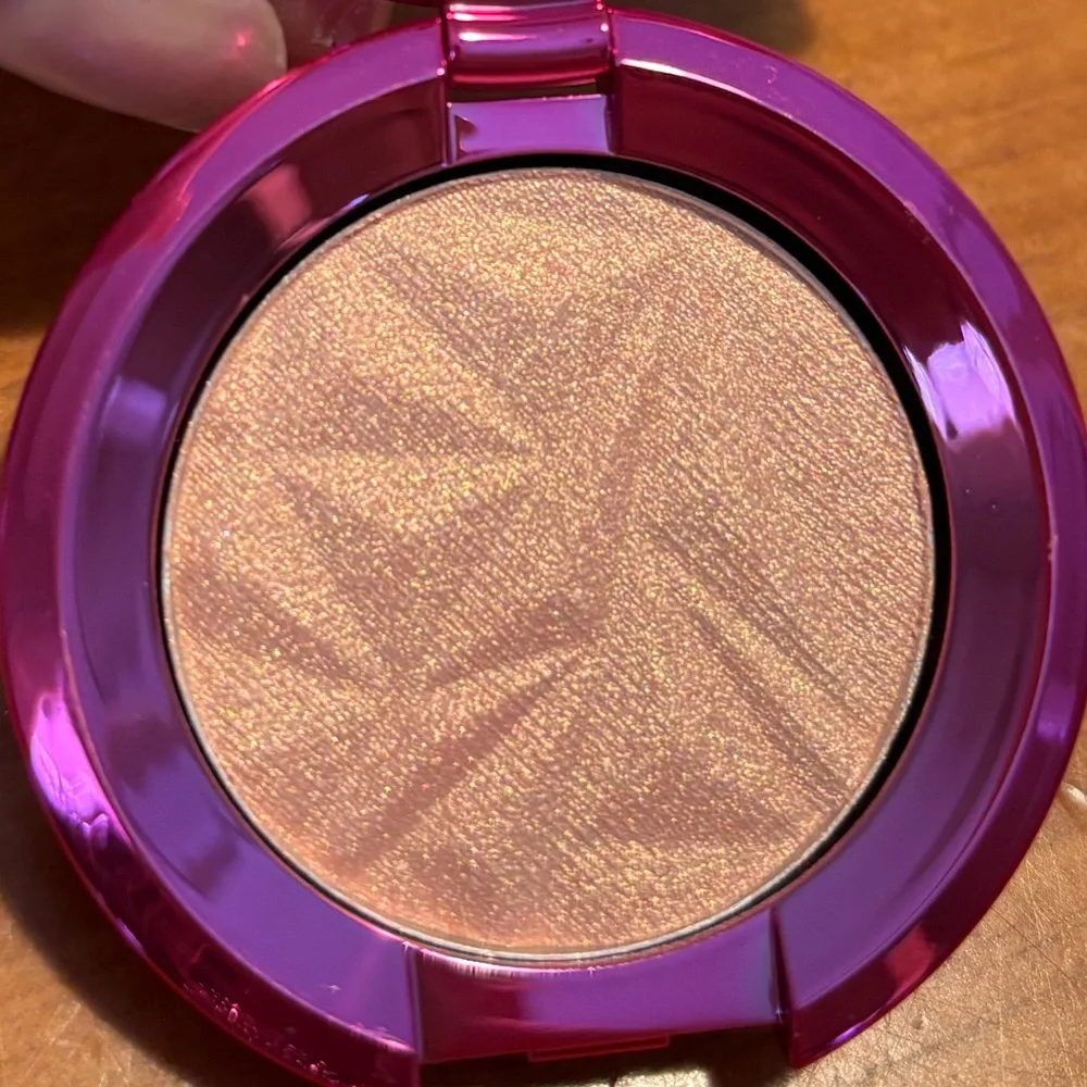 BECCA Shimmering Skin Perfector Pressed Powder